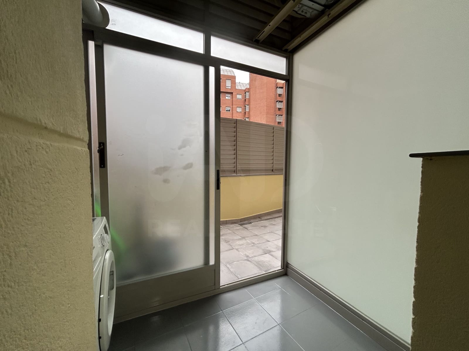 1 bedroom Apartment for rent in Madrid city with pool garage - € 1,400 (Ref: 10162585)