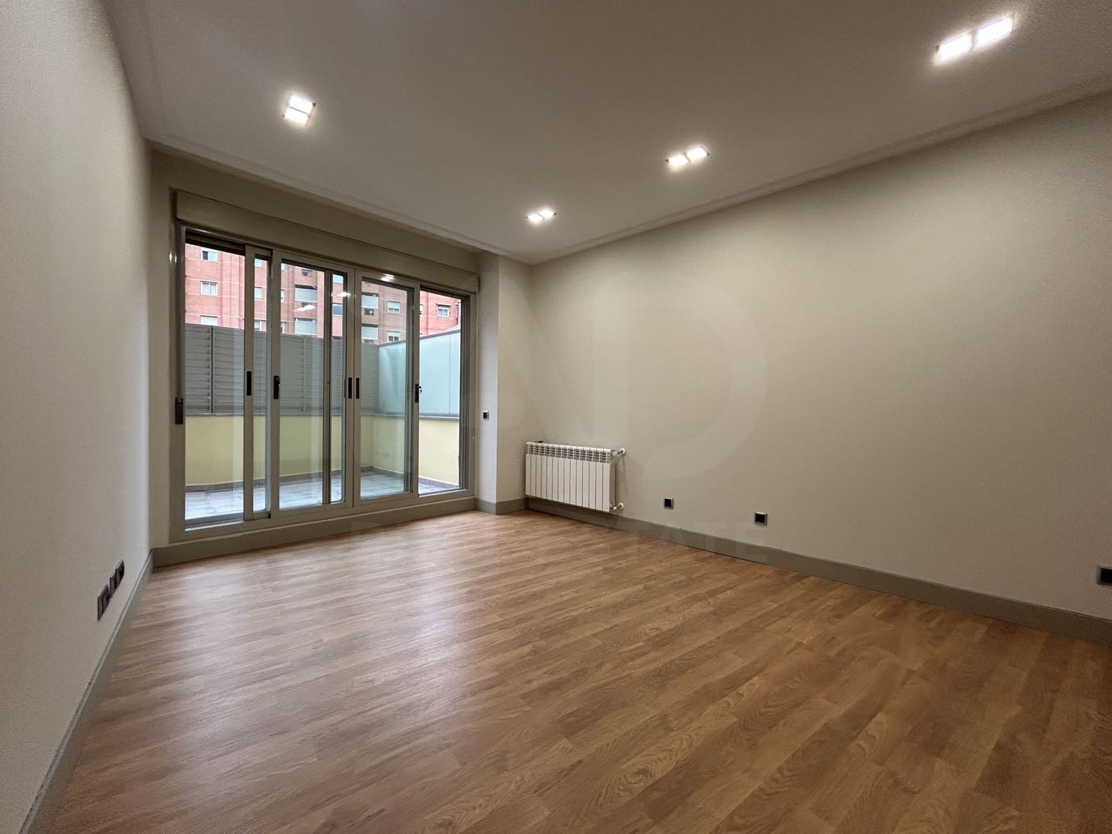 1 bedroom Apartment for rent in Madrid city with pool garage - € 1,400 (Ref: 10162585)