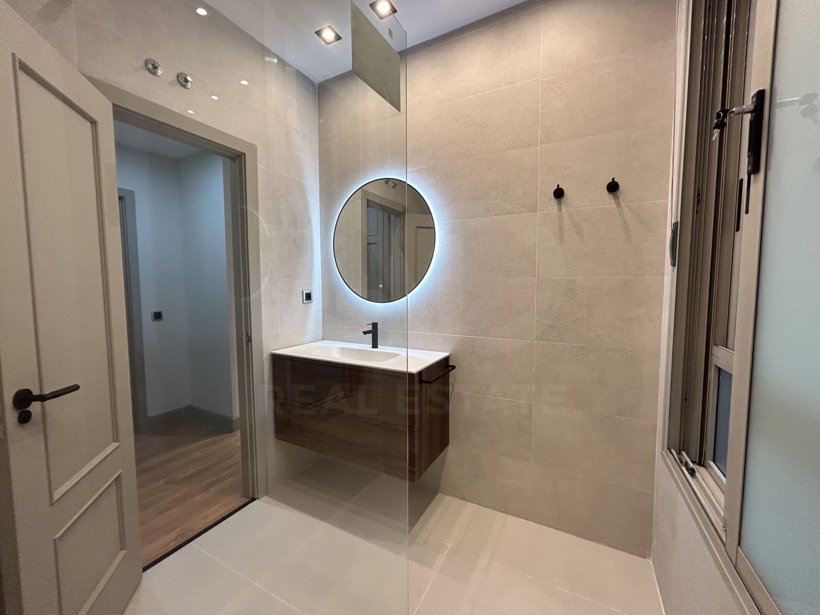 1 bedroom Apartment for rent in Madrid city with pool garage - € 1,400 (Ref: 10162585)