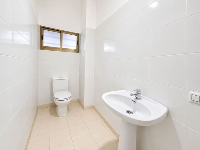 Kommersiell til salgs i Lepe - € 136 500 (Ref: 10162586)