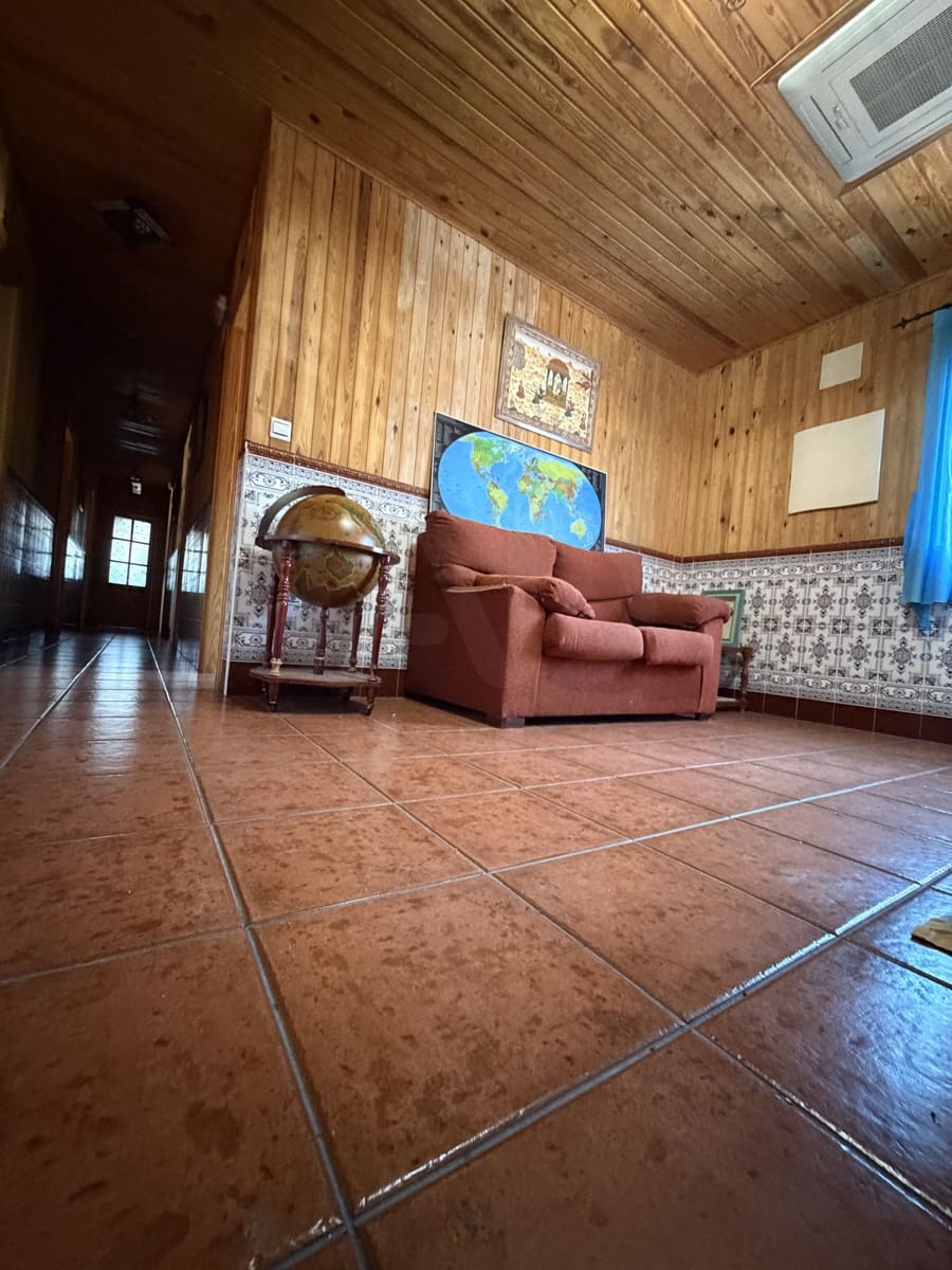 8 bedroom Commercial for sale in Ataquines - € 390,000 (Ref: 10163534)