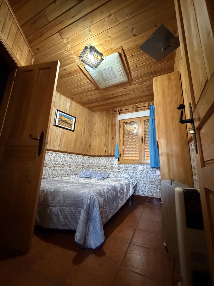 8 bedroom Commercial for sale in Ataquines - € 390,000 (Ref: 10163534)