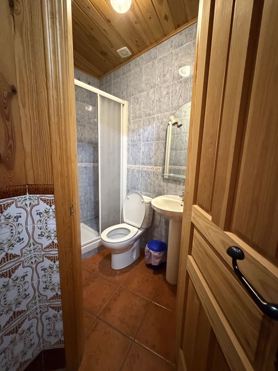 8 bedroom Commercial for sale in Ataquines - € 390,000 (Ref: 10163534)