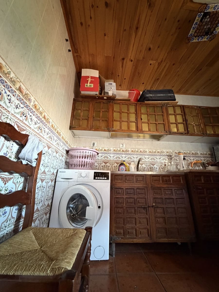 8 bedroom Commercial for sale in Ataquines - € 390,000 (Ref: 10163534)