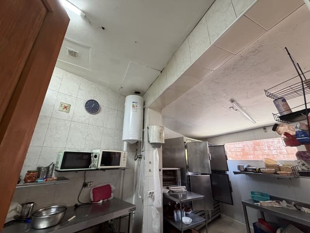 8 bedroom Commercial for sale in Ataquines - € 390,000 (Ref: 10163534)
