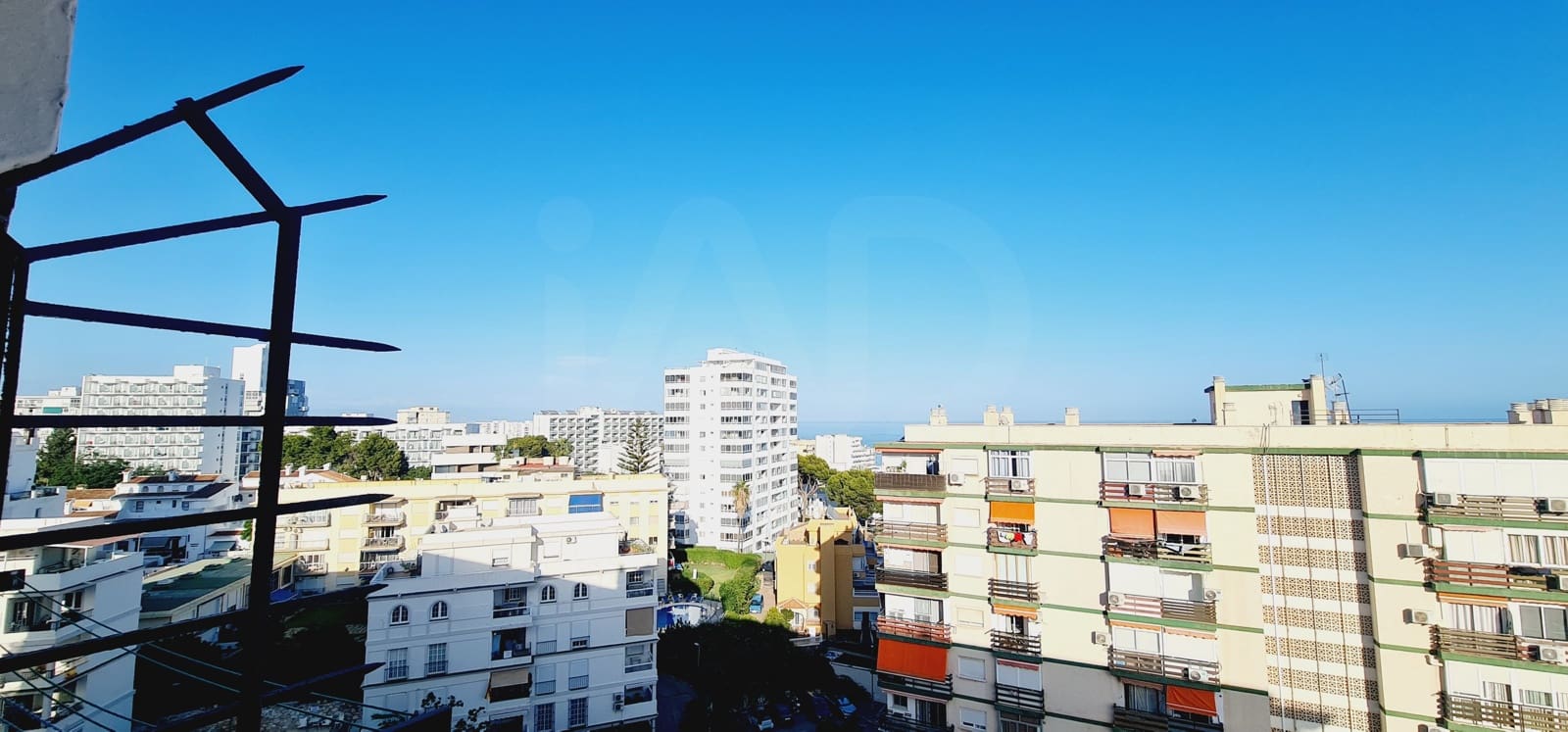 Huoneisto myytävänä paikassa Benalmadena mukana uima-altaan - 211 000 € (Ref: 10163664)