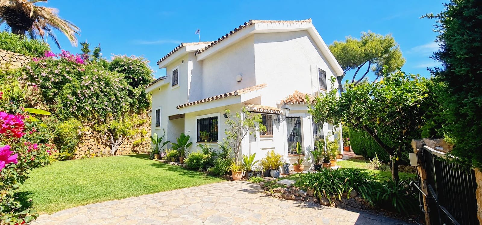4 bedroom Villa for sale in Mijas with pool garage - € 950,000 (Ref: 10163665)