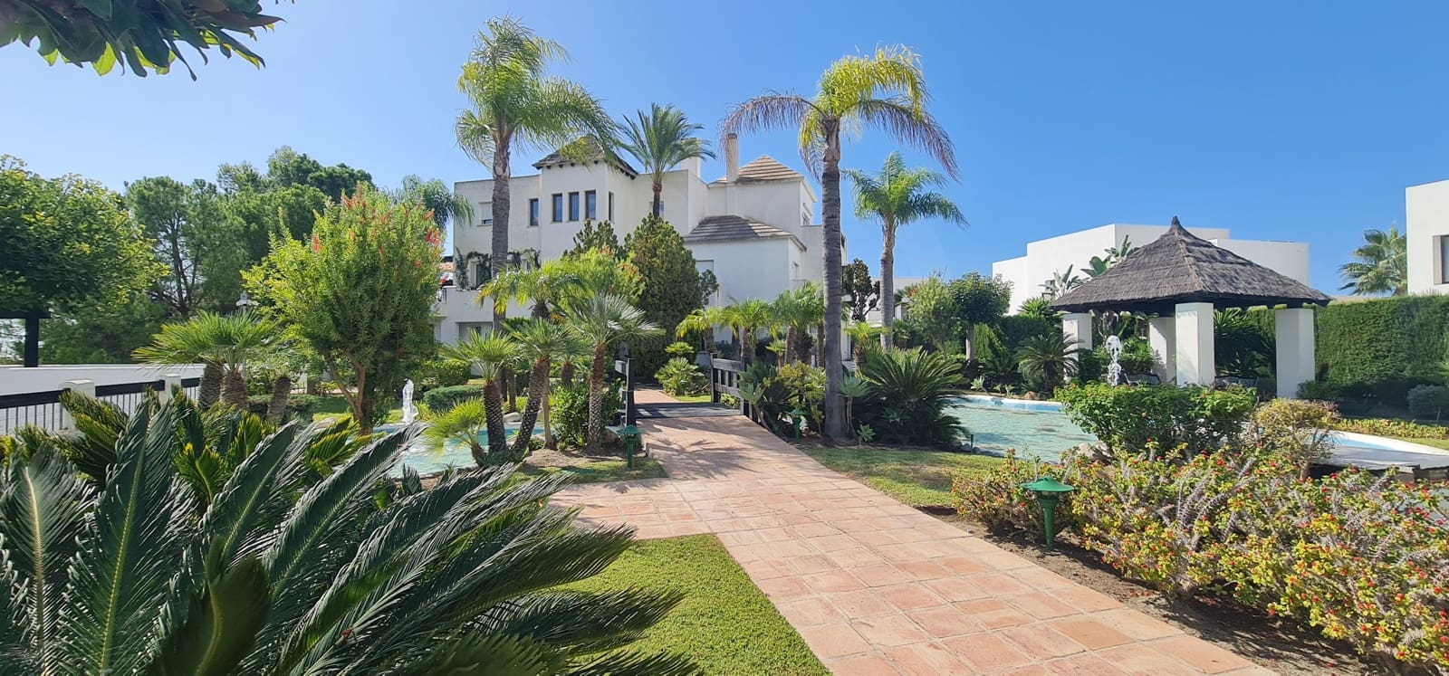 Apartamento de 1 habitación en Marbella en venta con piscina garaje - 695.000 € (Ref: 10163667)