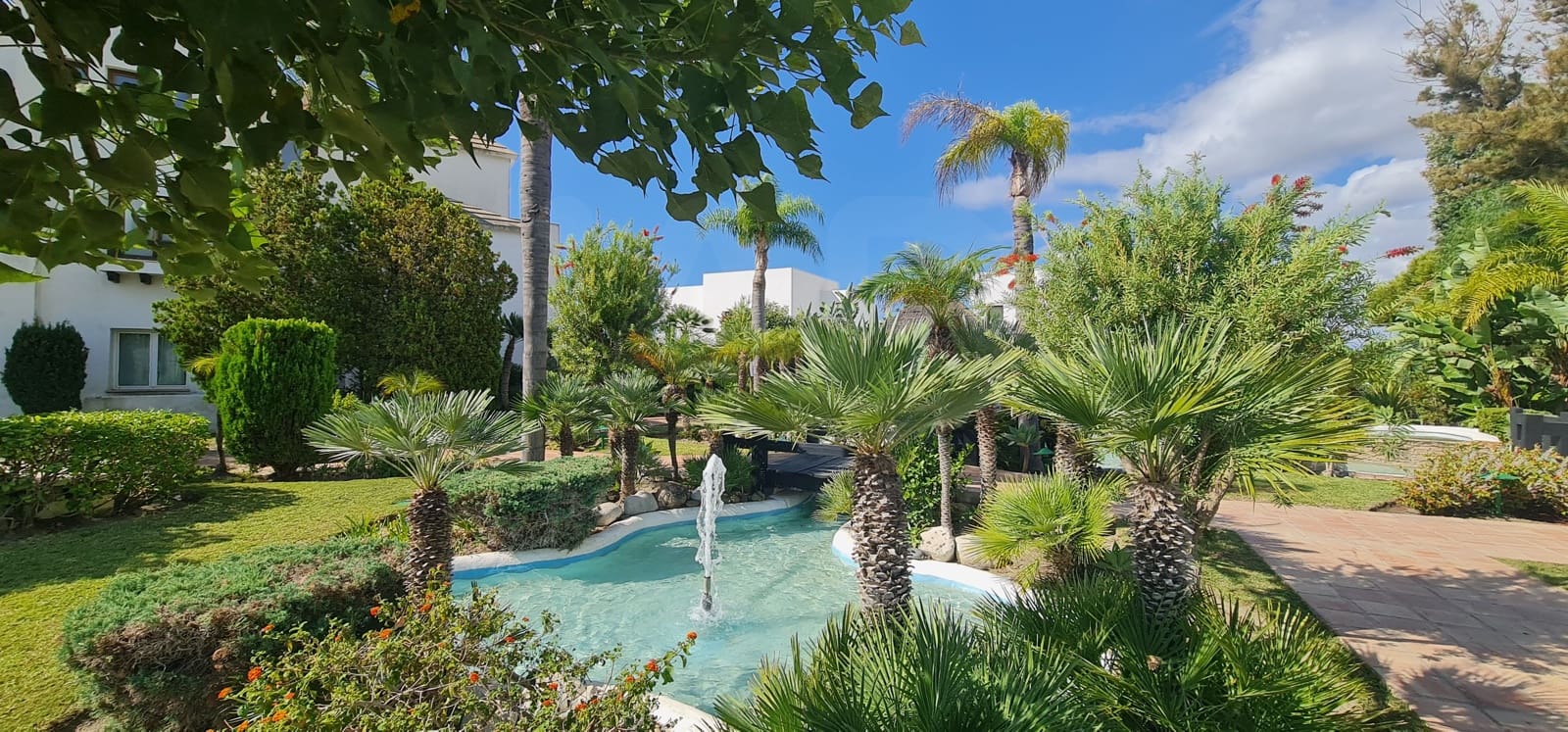 Apartamento de 1 habitación en Marbella en venta con piscina garaje - 695.000 € (Ref: 10163667)