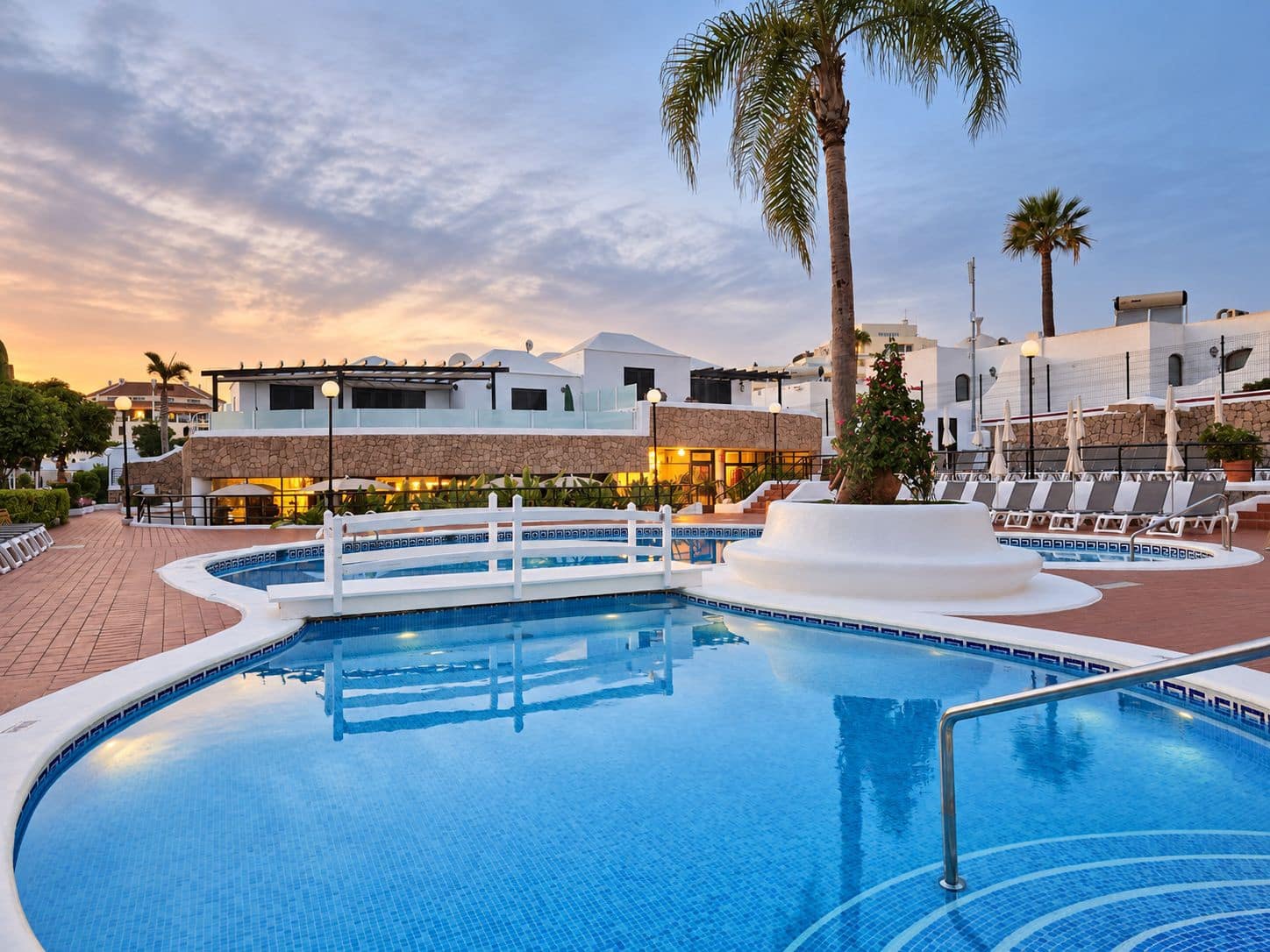 2 bedroom Townhouse for sale in Arona with pool - € 580,000 (Ref: 10164031)