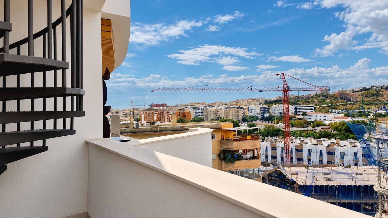 2 makuuhuone Kattohuoneisto myytävänä paikassa Estepona mukana uima-altaan 
autotalli - 470 000 € (Ref: 10164954)