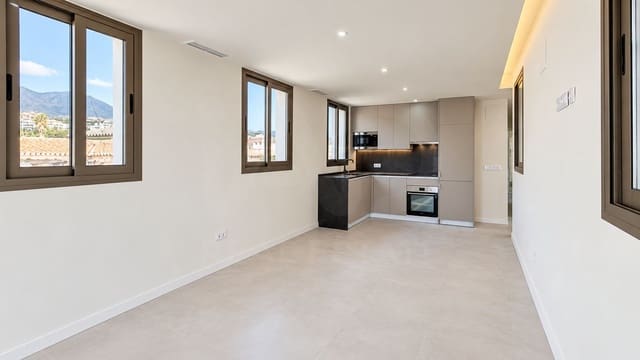 2 chambre Penthouse à vendre à Zona Calvario, Estepona avec piscine garage - 470 000 € (Ref: 10164954)