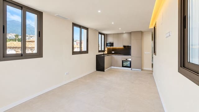 2 chambre Penthouse à vendre à Zona Calvario, Estepona avec piscine garage - 470 000 € (Ref: 10164954)