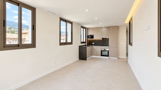 2 chambre Penthouse à vendre à Zona Calvario, Estepona avec piscine garage - 470 000 € (Ref: 10164954)
