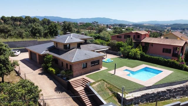 4 slaapkamer Villa te koop in Lliçà de Vall met zwembad garage - € 775.000 (Ref: 10164958)