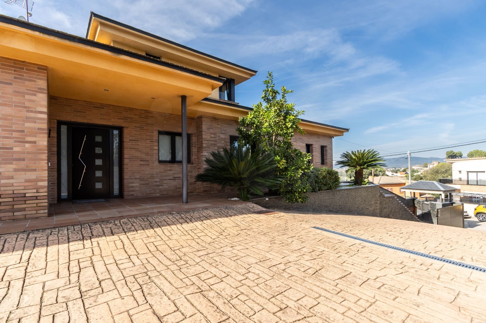 4 bedroom Villa for sale in Llica de Vall with pool garage - € 775,000 (Ref: 10164958)