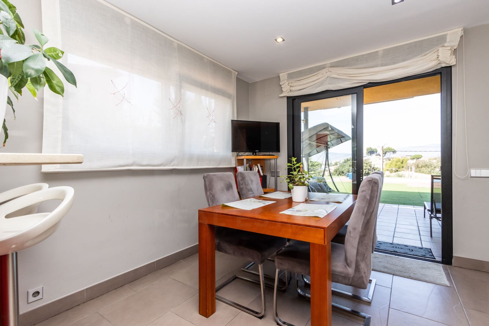 4 bedroom Villa for sale in Llica de Vall with pool garage - € 775,000 (Ref: 10164958)