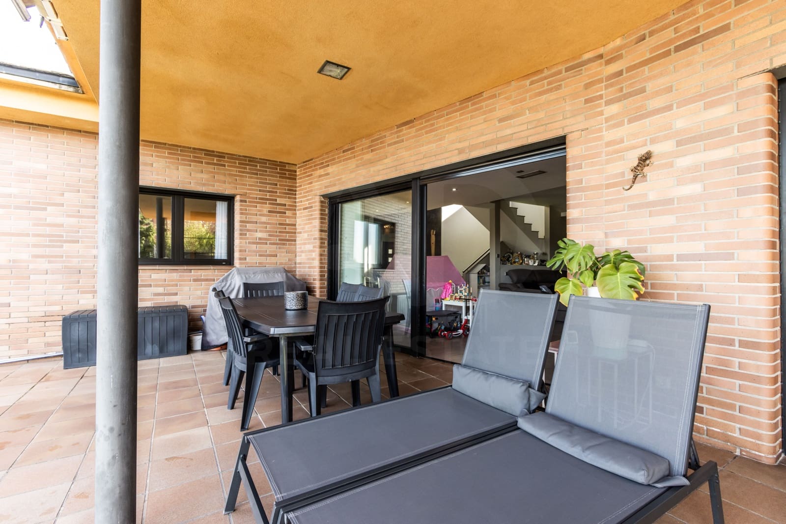 4 bedroom Villa for sale in Llica de Vall with pool garage - € 775,000 (Ref: 10164958)