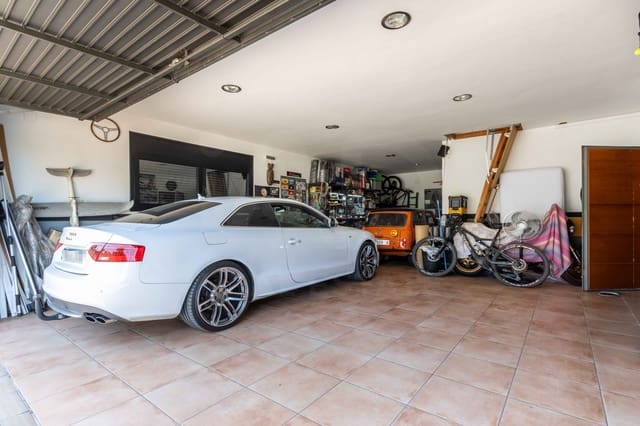 4 slaapkamer Villa te koop in Lliçà de Vall met zwembad garage - € 775.000 (Ref: 10164958)