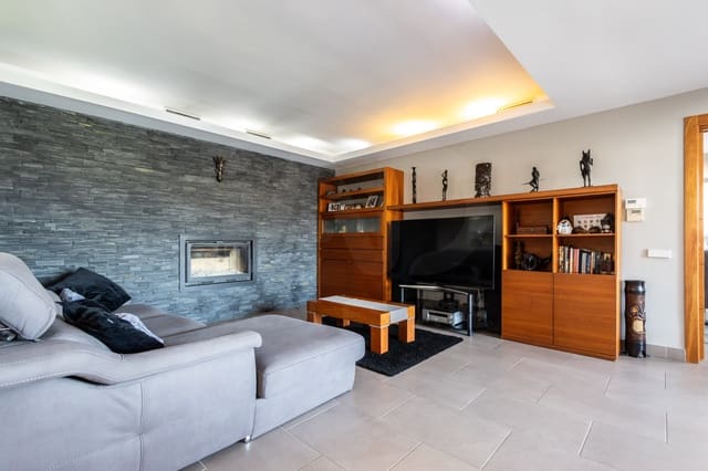 4 slaapkamer Villa te koop in Lliçà de Vall met zwembad garage - € 775.000 (Ref: 10164958)