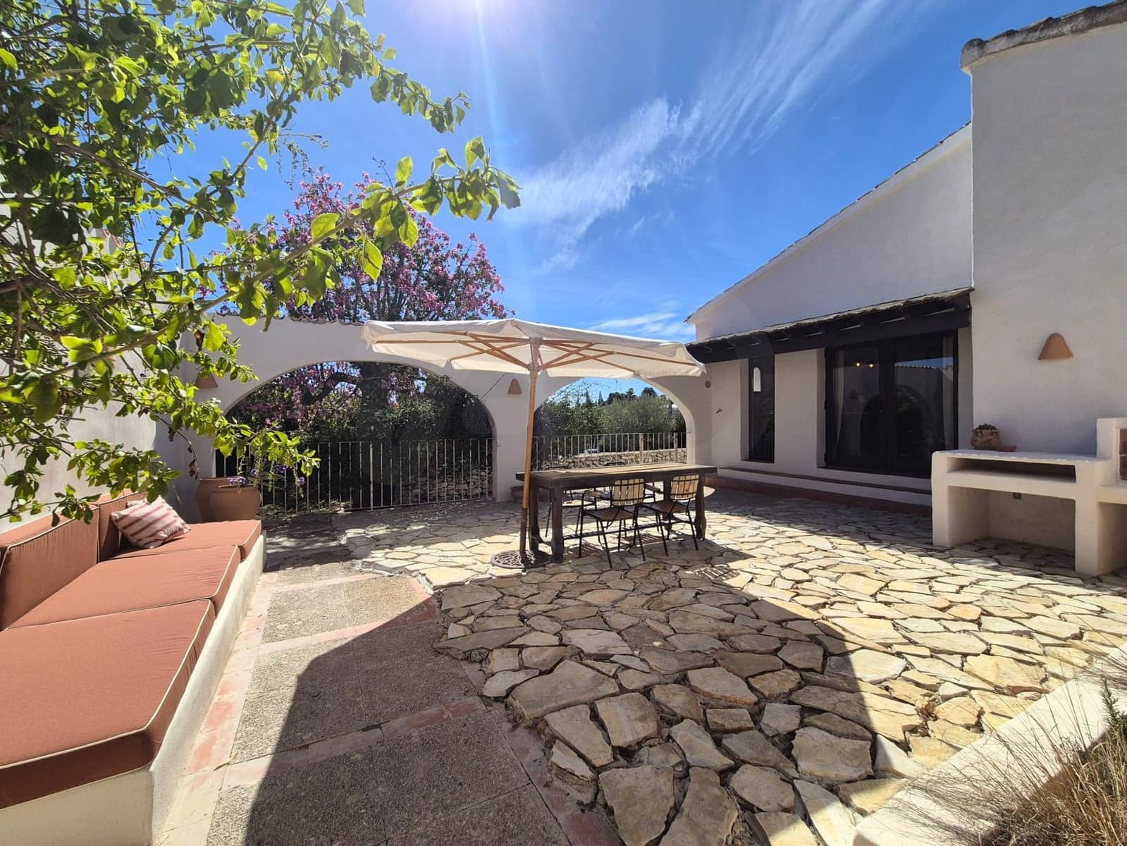 4 bedroom Villa for sale in Teulada with pool - € 799,000 (Ref: 10164959)