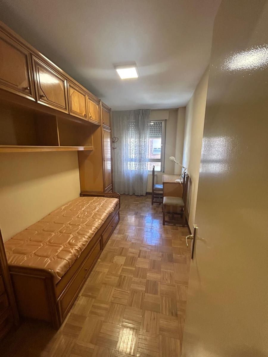 4 camera da letto Appartamento da affittare in Leon citta - 950 € (Rif: 10165578)
