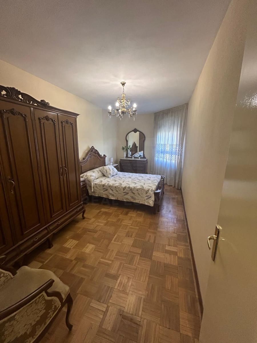 4 camera da letto Appartamento da affittare in Leon citta - 950 € (Rif: 10165578)