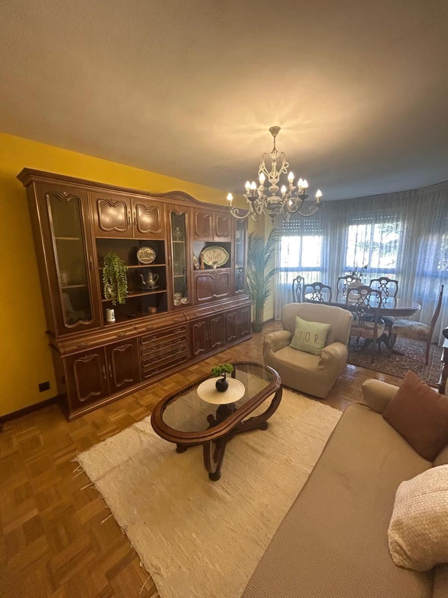 4 camera da letto Appartamento da affittare in Leon citta - 950 € (Rif: 10165578)