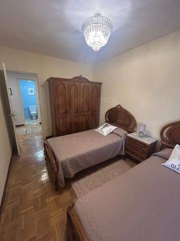 4 Zimmer Apartment zu vermieten in León Stadt - 950 € (Ref: 10165578)