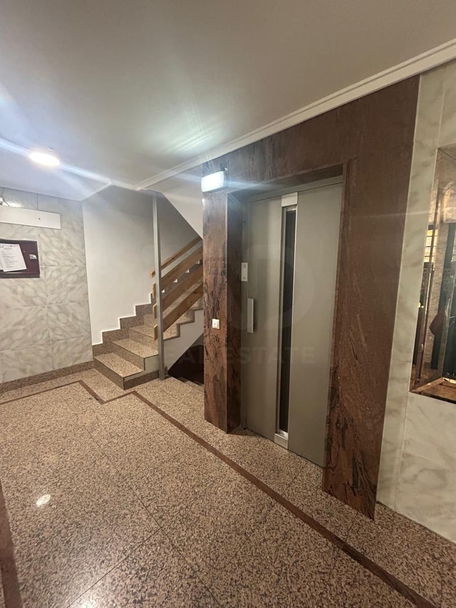 4 camera da letto Appartamento da affittare in Leon citta - 950 € (Rif: 10165578)