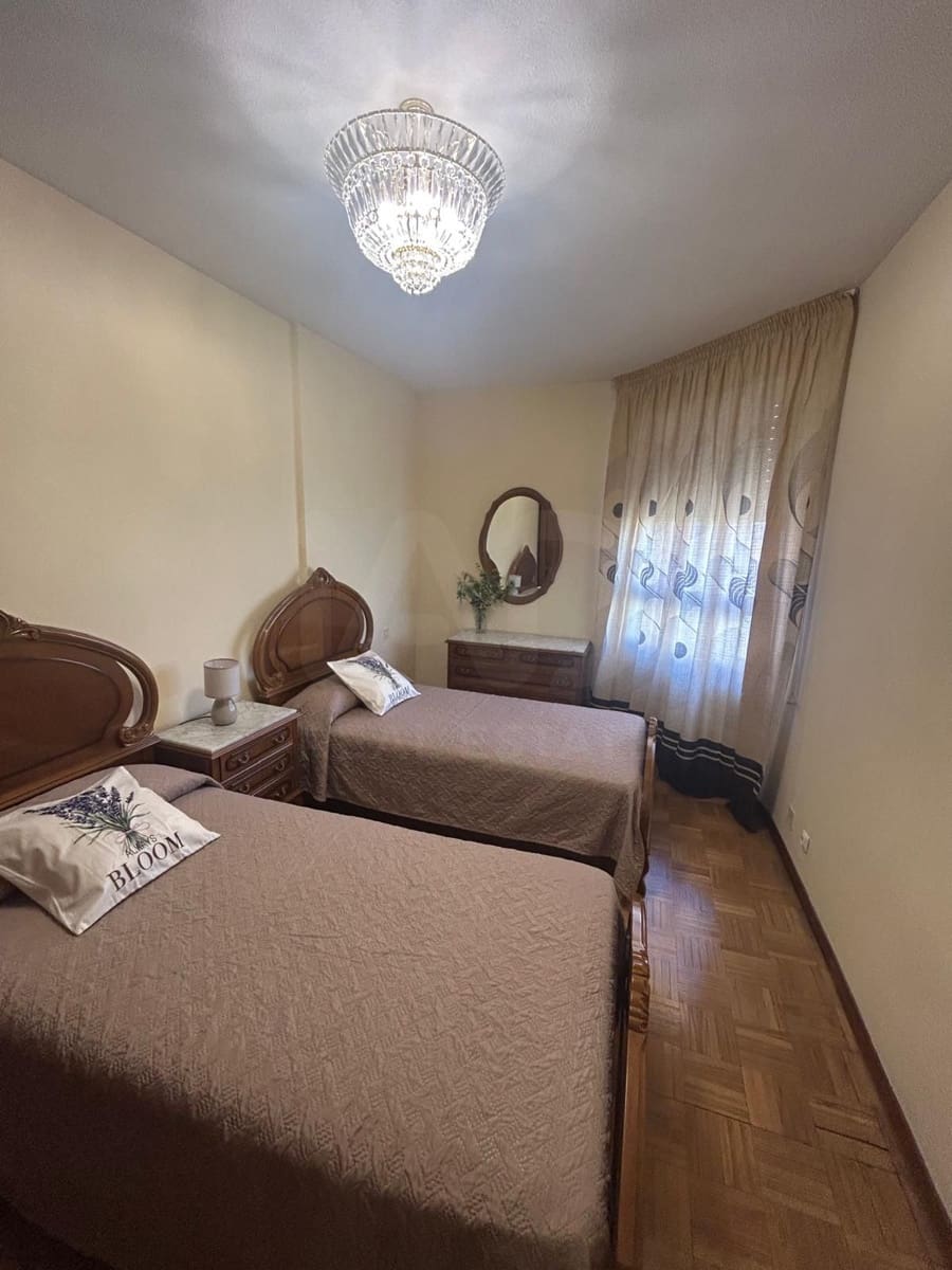 4 camera da letto Appartamento da affittare in Leon citta - 950 € (Rif: 10165578)