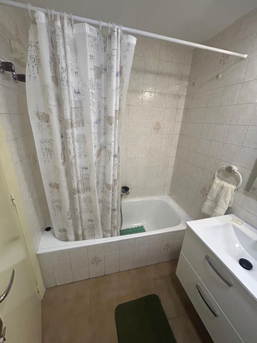 4 camera da letto Appartamento da affittare in Leon citta - 950 € (Rif: 10165578)