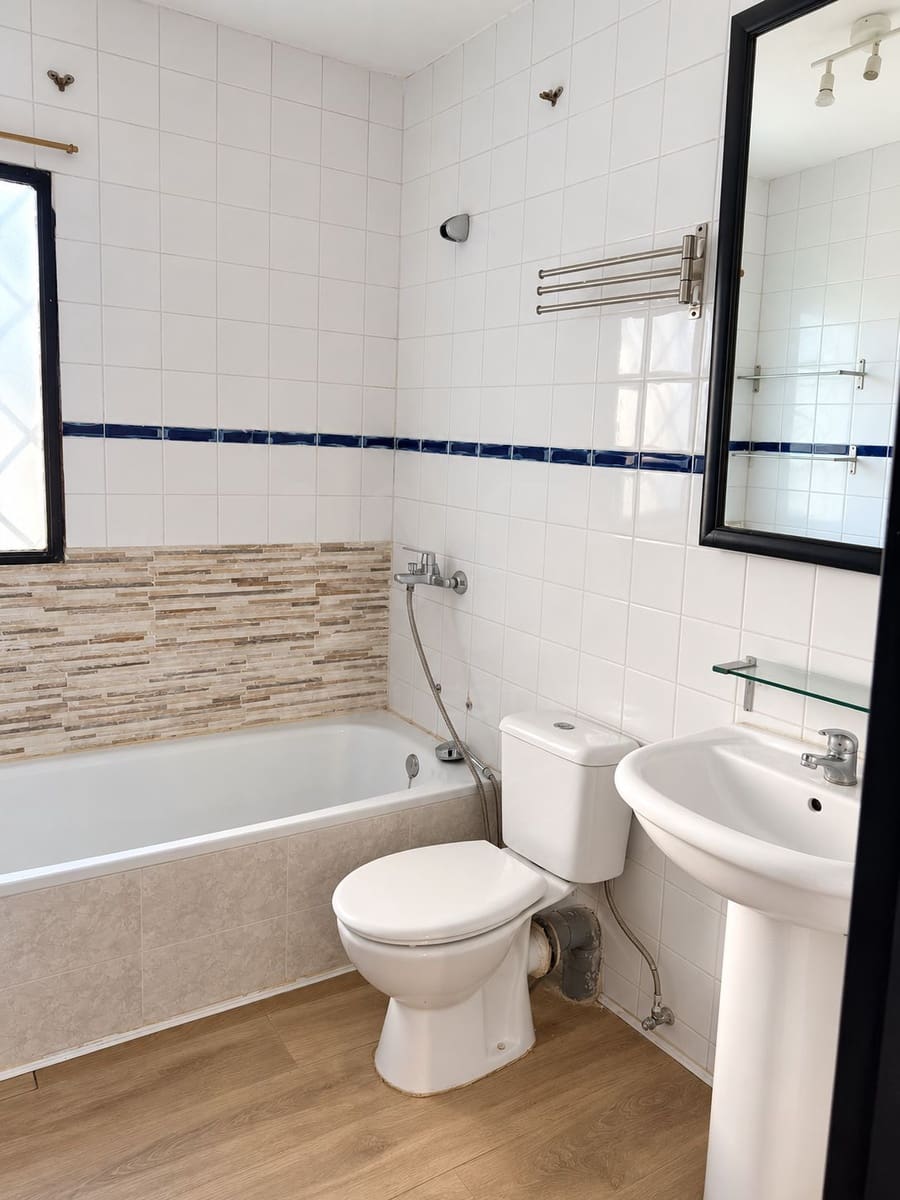 2 bedroom Townhouse for sale in Chinchon with pool garage - € 188,000 (Ref: 10165705)
