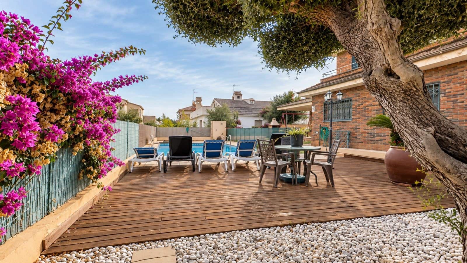 4 soverom Hus til salgs i El Vendrell med svømmebasseng garasje - € 563 000 (Ref: 10165975)