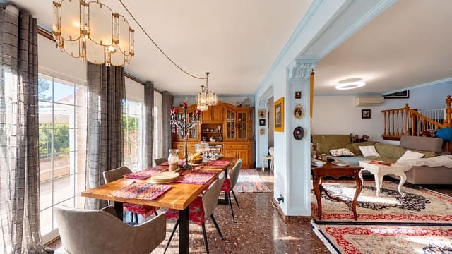 6 slaapkamer Villa te koop in Roda de Barà - € 545.000 (Ref: 10165977)