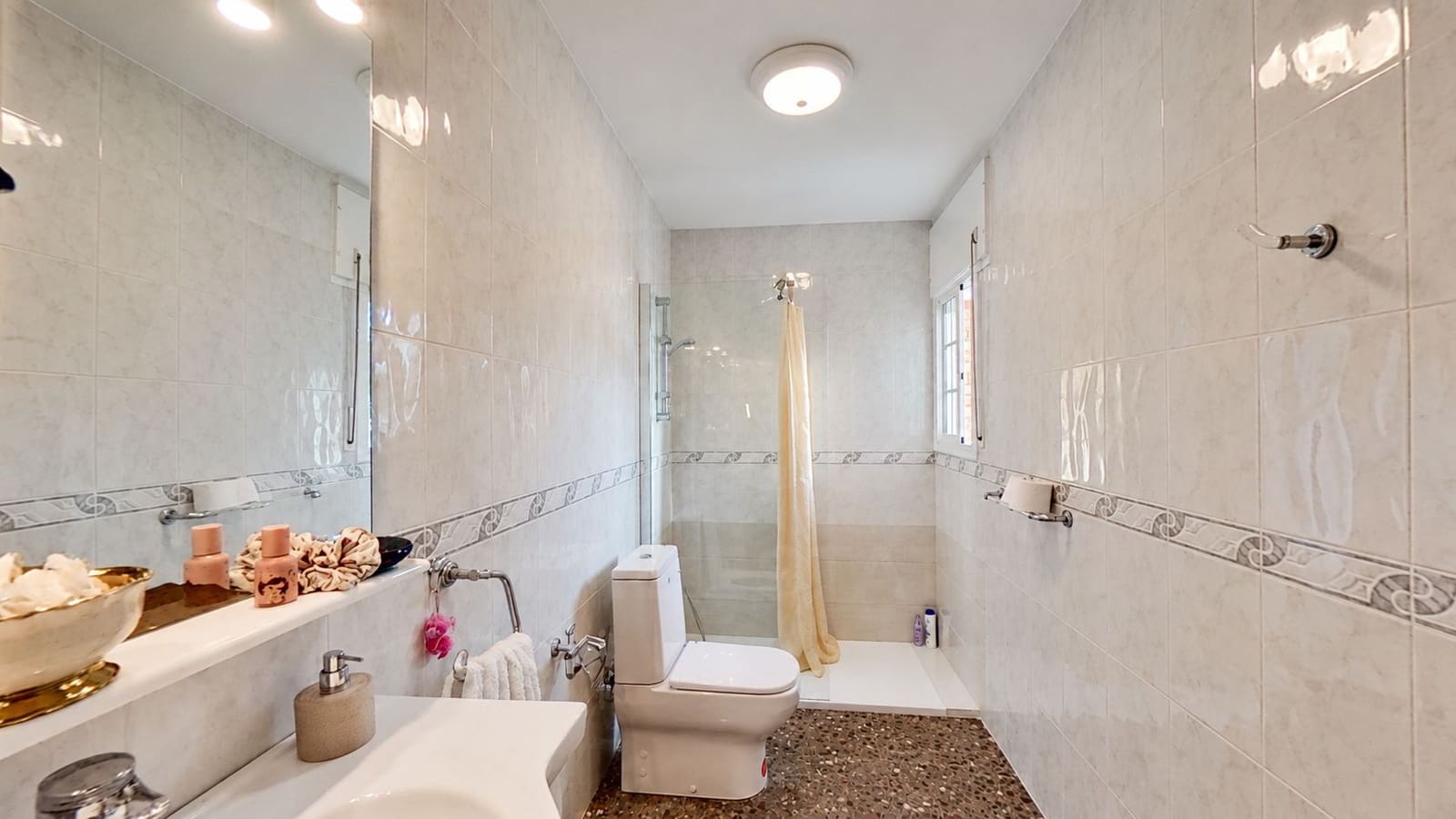 6 bedroom Villa for sale in Roda de Bara - € 545,000 (Ref: 10165977)
