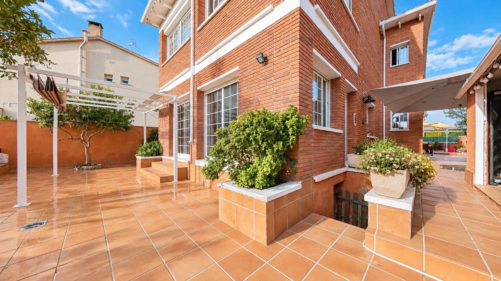 6 bedroom Villa for sale in Roda de Bara - € 545,000 (Ref: 10165977)
