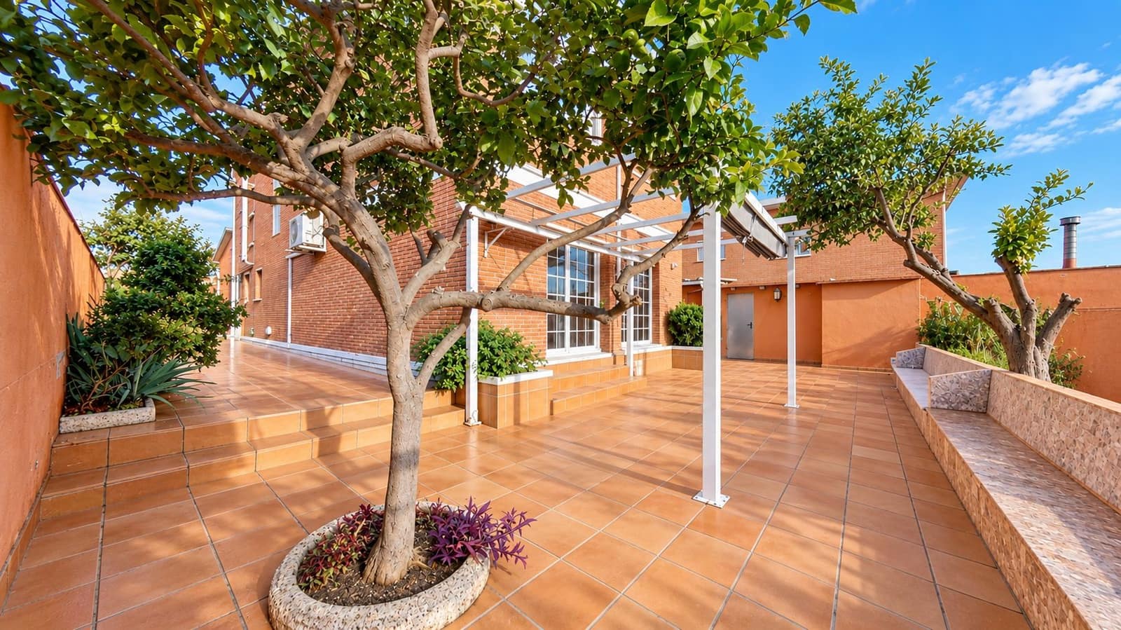 6 bedroom Villa for sale in Roda de Bara - € 545,000 (Ref: 10165977)