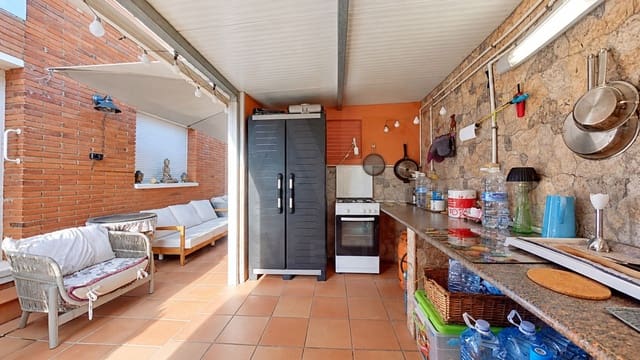 6 slaapkamer Villa te koop in Roda de Barà - € 545.000 (Ref: 10165977)