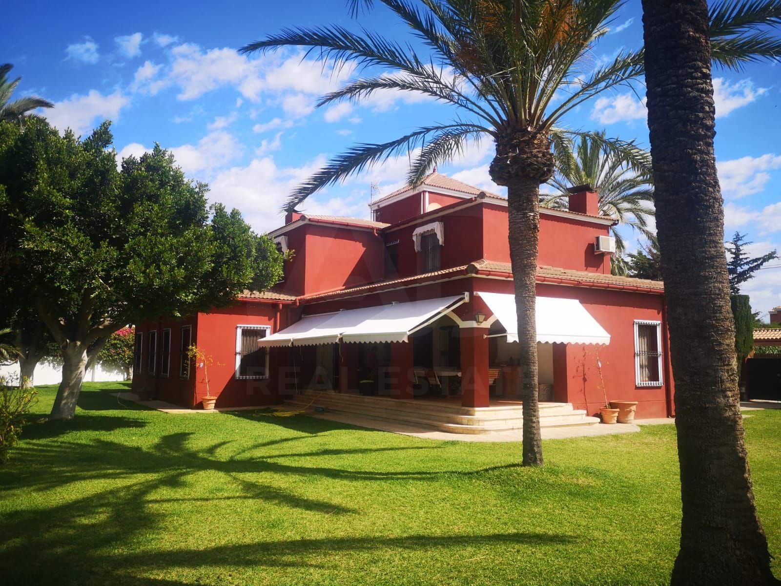 7 makuuhuone Huvila myytävänä paikassa San Juan de Alicante / Sant Joan d'Alacant mukana uima-altaan 
autotalli - 1 250 000 € (Ref: 10165989)