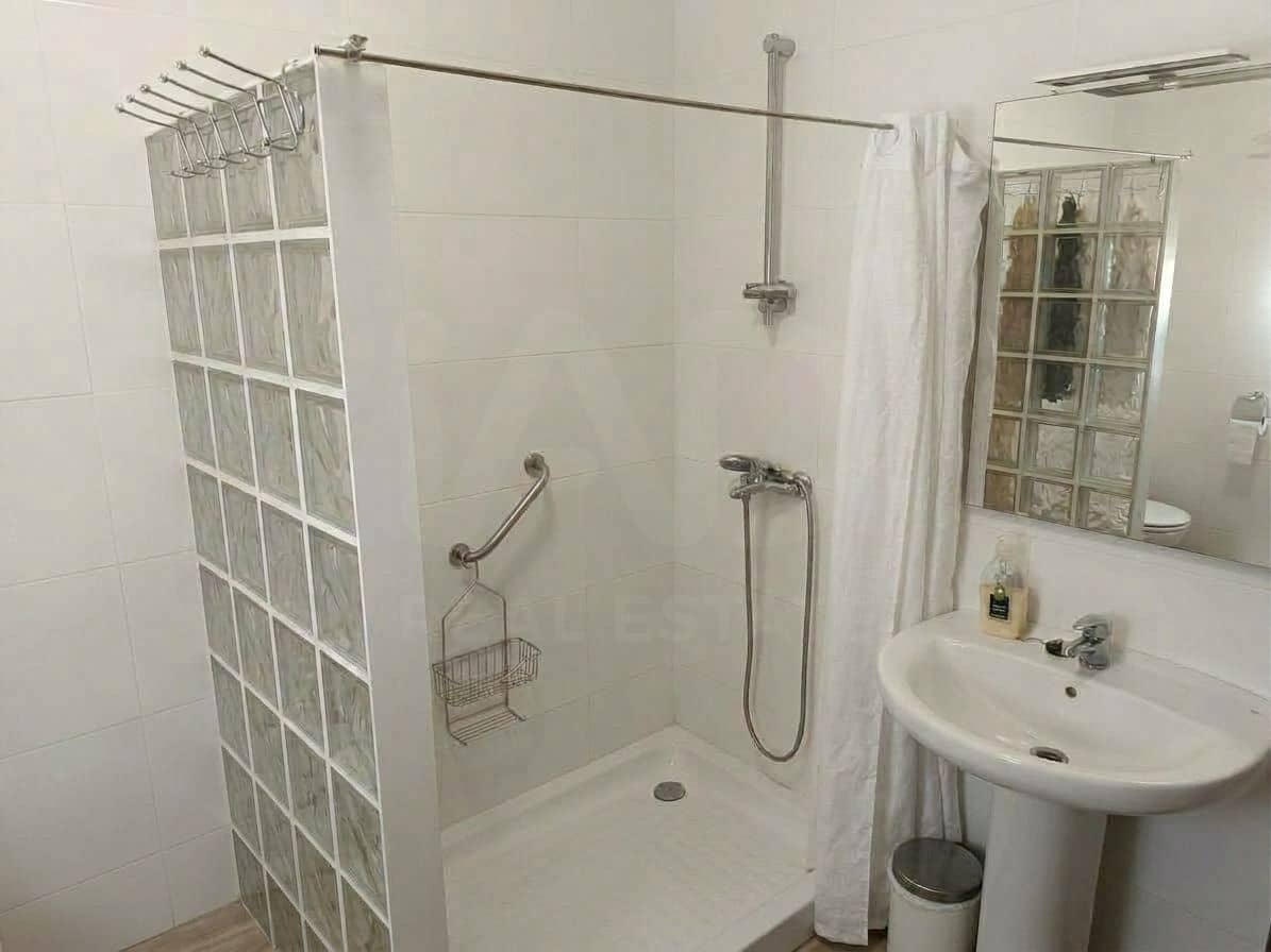 4 bedroom Townhouse for sale in Arcos de la Frontera with garage - € 465,000 (Ref: 10165990)