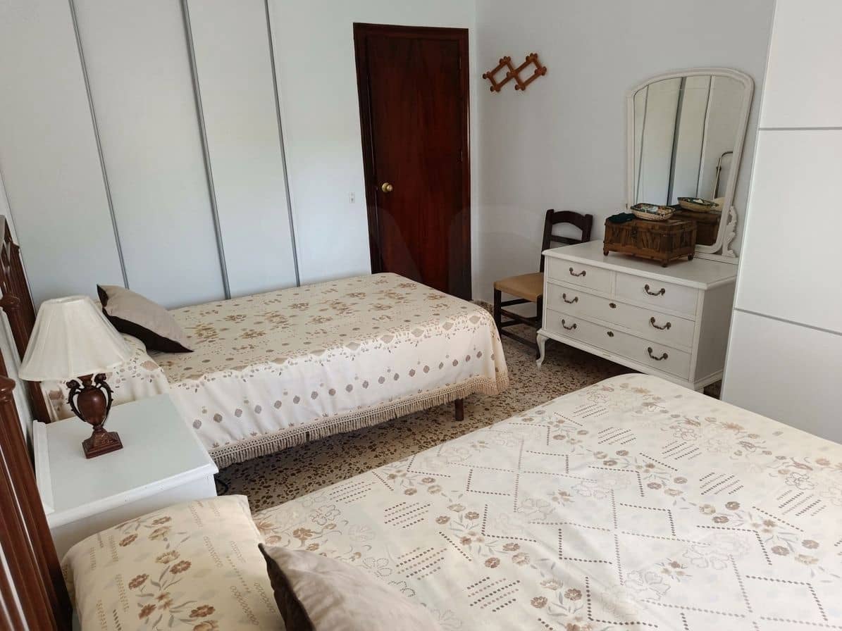 4 bedroom Townhouse for sale in Arcos de la Frontera with garage - € 465,000 (Ref: 10165990)