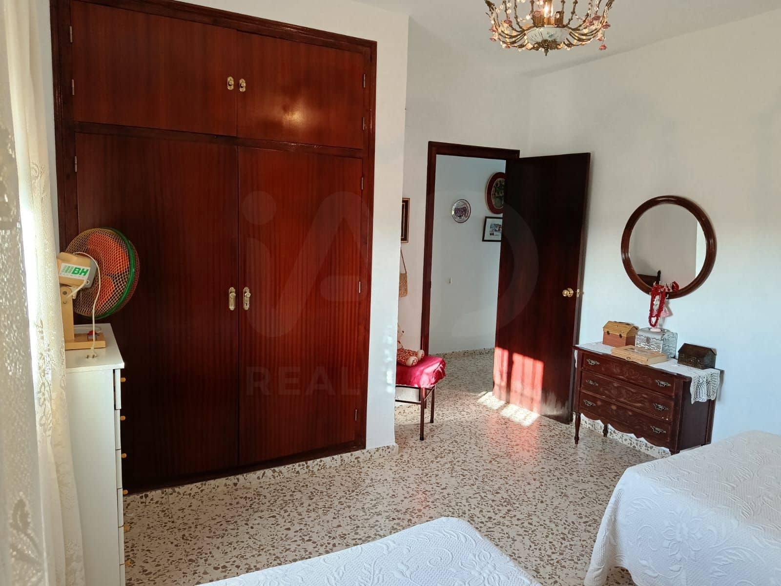4 bedroom Townhouse for sale in Arcos de la Frontera with garage - € 465,000 (Ref: 10165990)