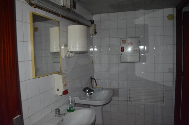 Kommersiell til leie i Tarragona by - € 800 (Ref: 10165992)