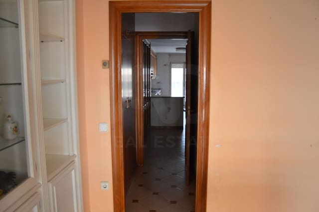 6 bedroom Apartment for rent in Tarragona city with garage - € 1,000 (Ref: 10165994)