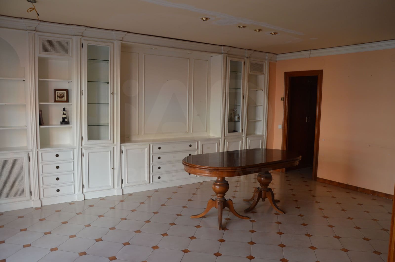 6 bedroom Apartment for rent in Tarragona city with garage - € 1,000 (Ref: 10165994)