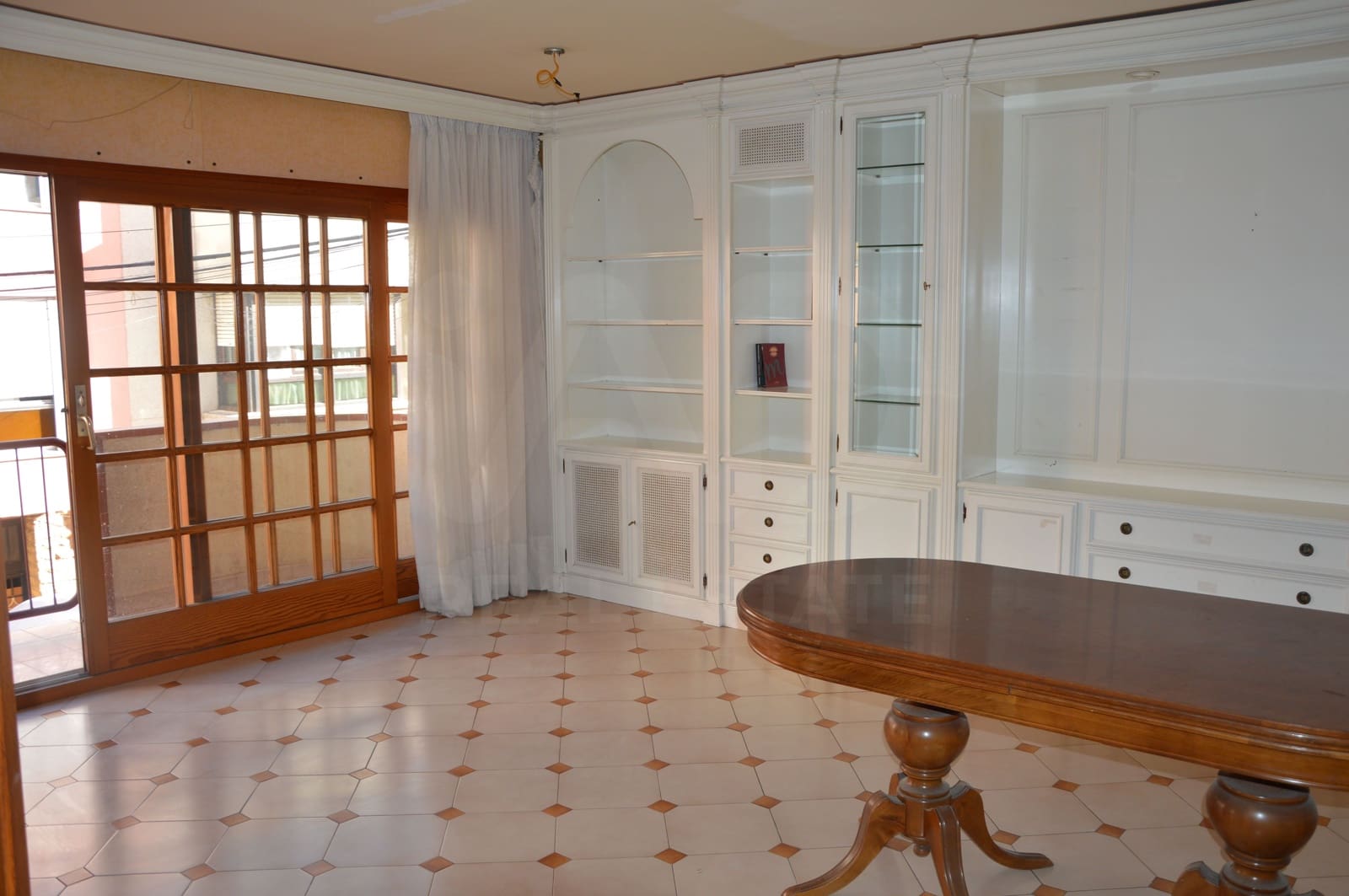 6 bedroom Apartment for rent in Tarragona city with garage - € 1,000 (Ref: 10165994)