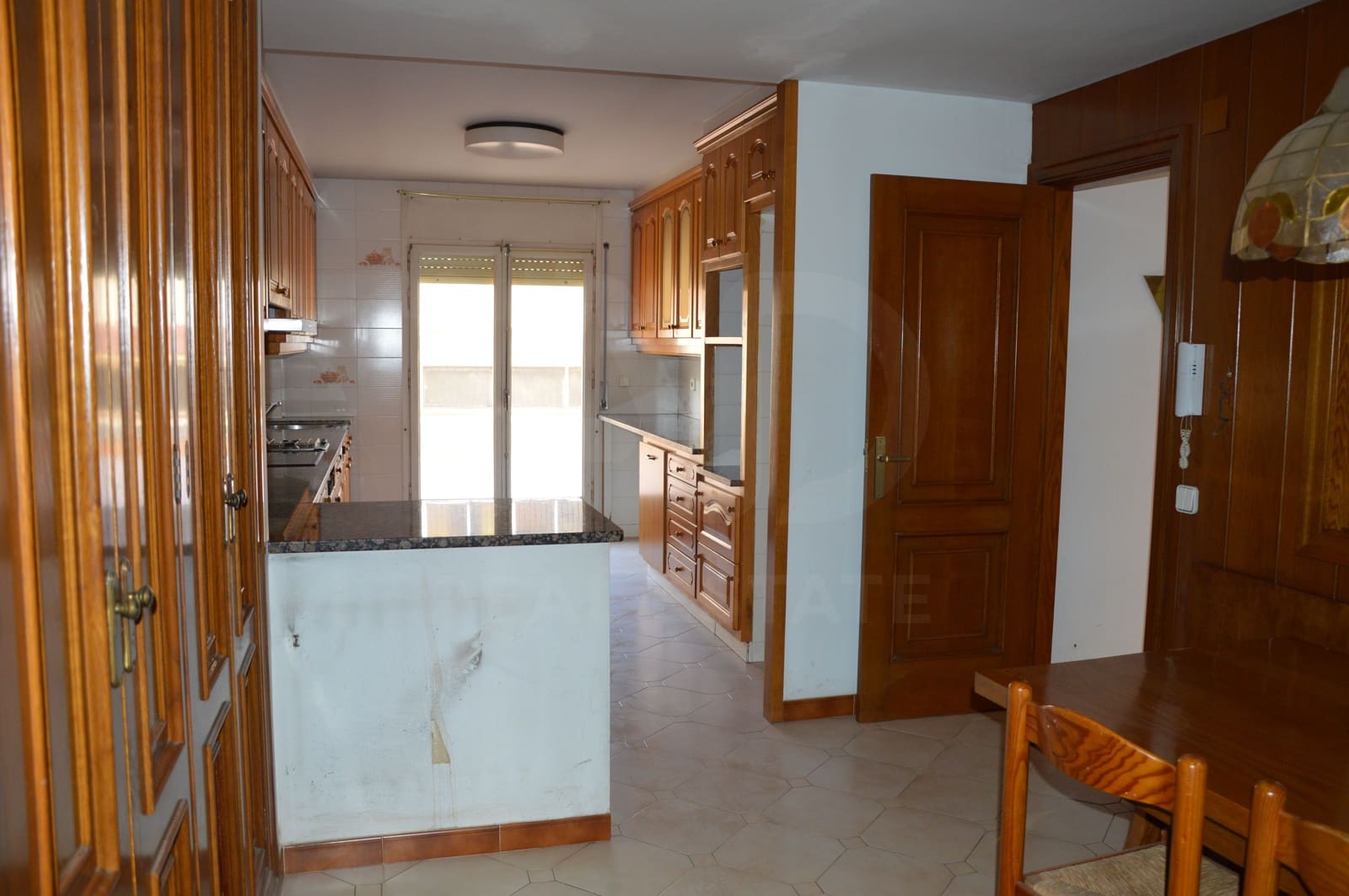6 bedroom Apartment for rent in Tarragona city with garage - € 1,000 (Ref: 10165994)