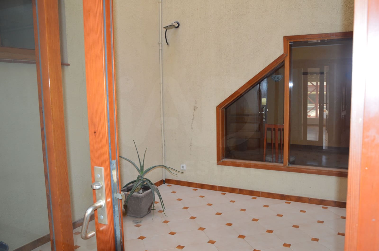 6 bedroom Apartment for rent in Tarragona city with garage - € 1,000 (Ref: 10165994)
