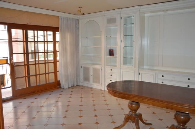 6 bedroom Apartment for rent in Tarragona city with garage - € 1,000 (Ref: 10165994)